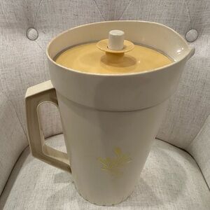 Vintage Tupperware 2 Quart Pitcher Almond Yellow Harvest Push Button Lid #800-7